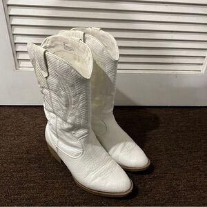White Cowboy Boots - Wide Width & Wide Calf